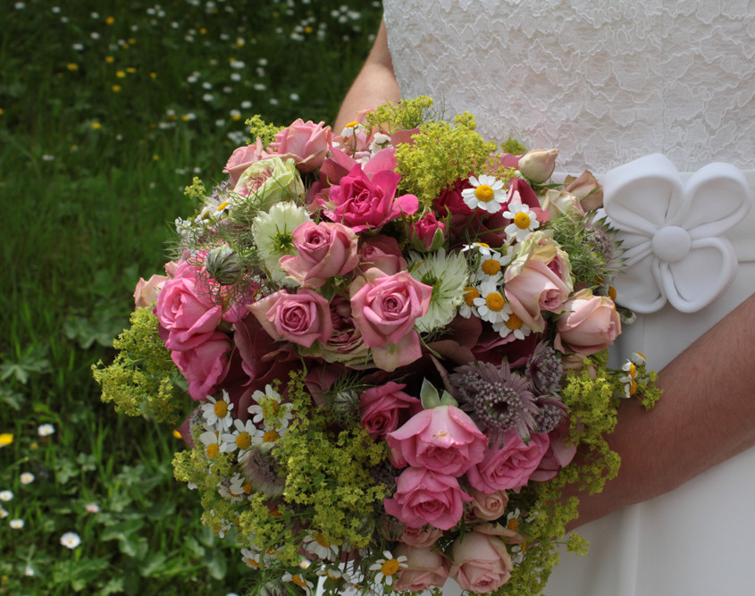 Hochzeitsfloristik Brautstrauß rund Rosa, Rosen, Hortensien