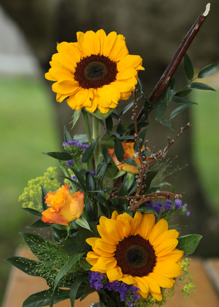Gesteck mit Sonnenblumen